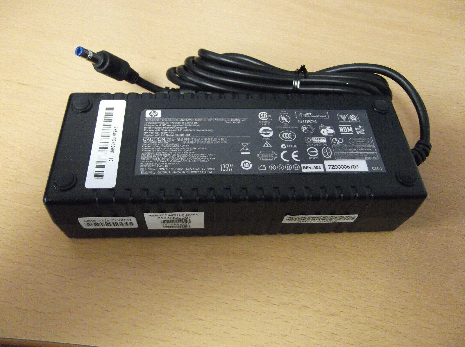 Genuine HP 135W 19V 7.1A AC Power Adapter ( HSTNN-LA01 397747-001 ) USED