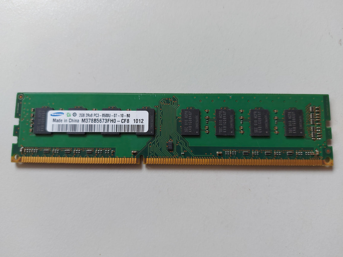 Samsung 2GB PC3-8500 DDR3-1066MHz non-ECC Unbuffered CL7 240-Pin DIMM Module ( M378B5673FH0-CF8 ) REF