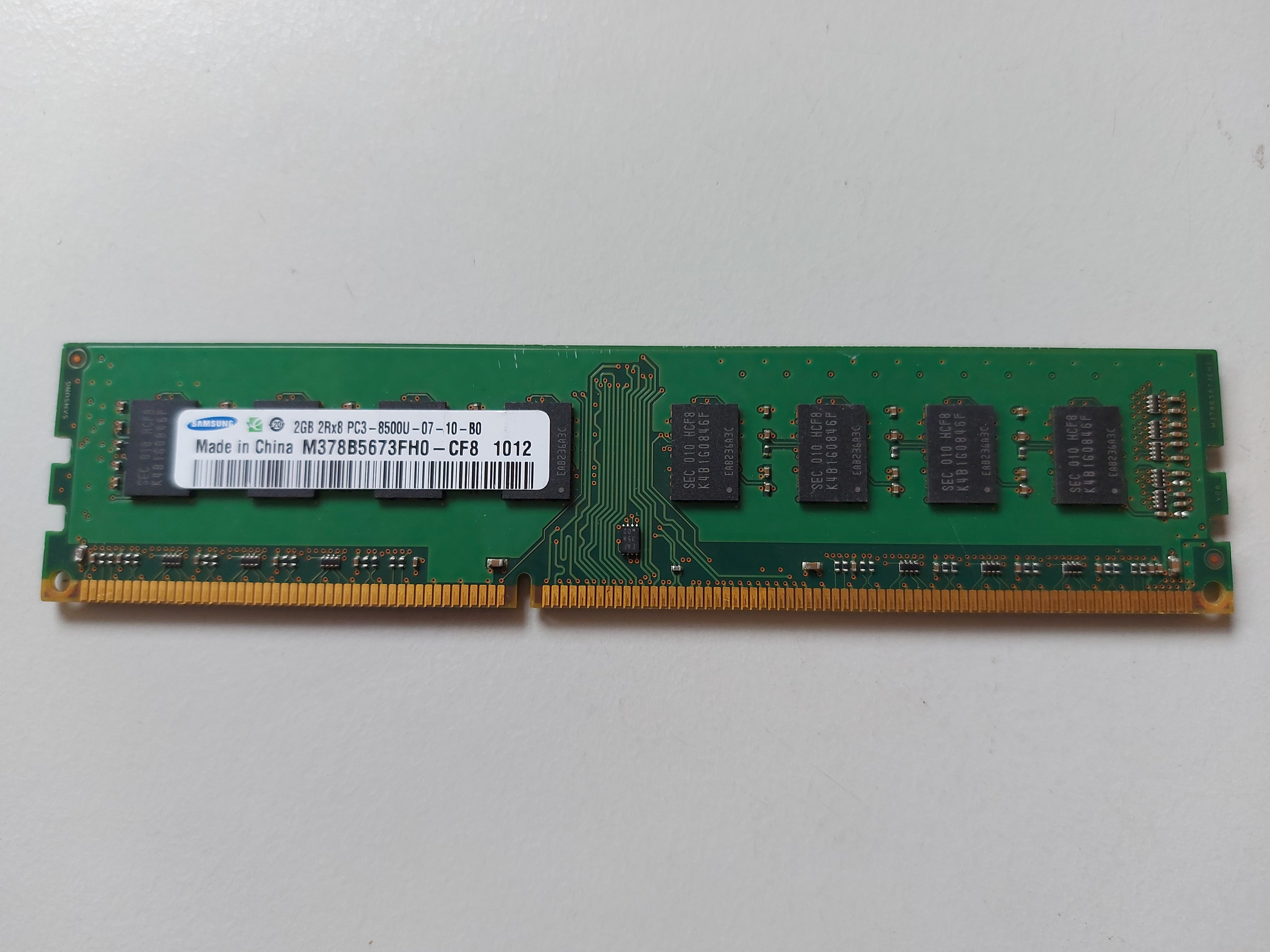 Samsung 2GB PC3-8500 DDR3-1066MHz non-ECC Unbuffered CL7 240-Pin DIMM Module ( M378B5673FH0-CF8 ) REF