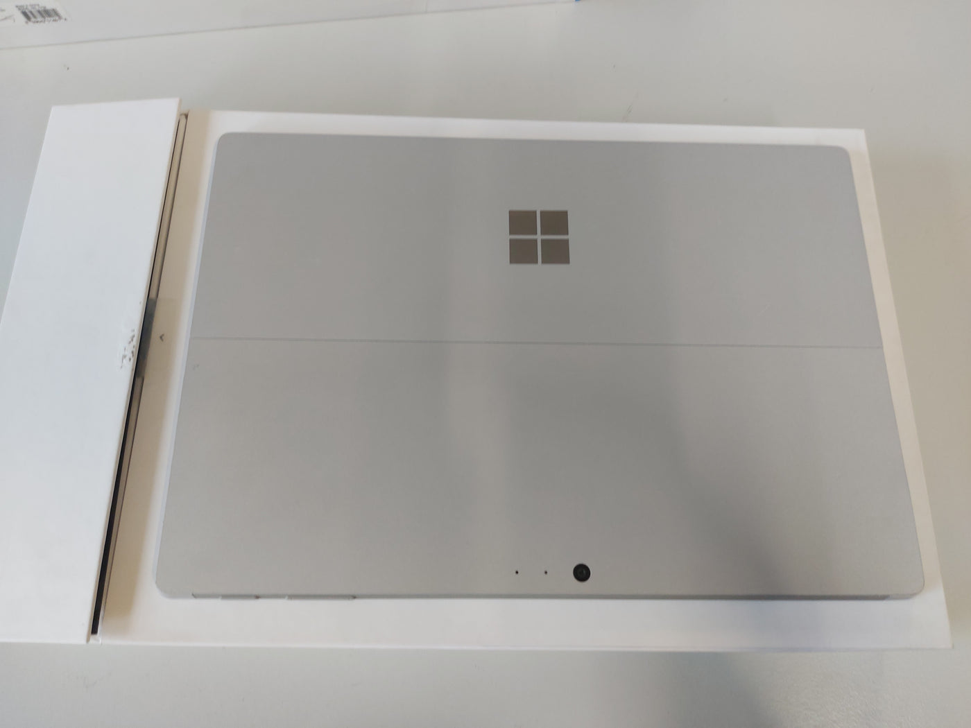 Microsoft Surface Pro 4 1724 128GB Core i5-6300U 2400MHz 4GB RAM ( USED )