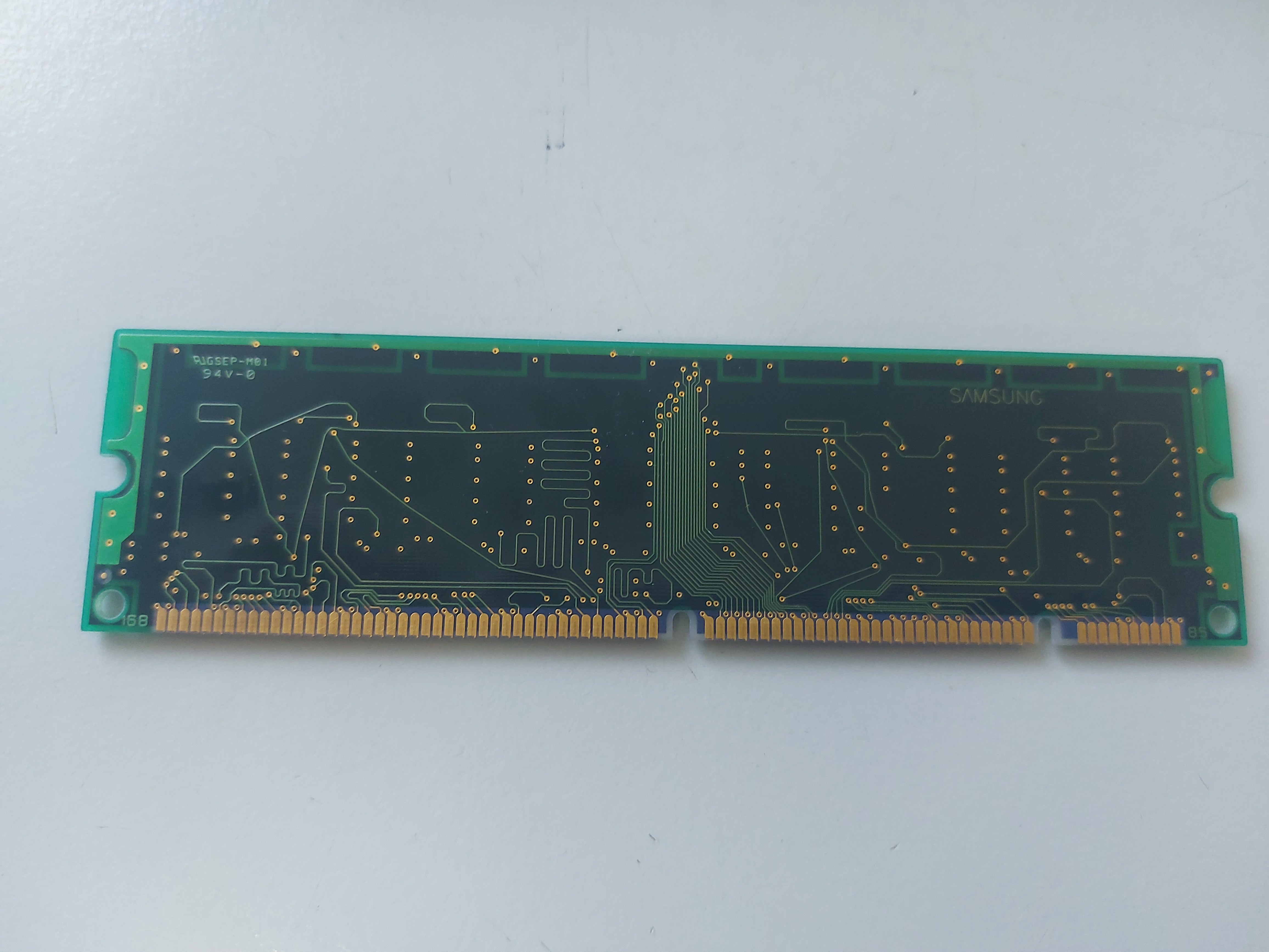 Samsung 128MB PC133 133MHz non-ECC Unbuffered CL3 168-Pin DIMM Module ( M366S1723CTS-C75 ) REF