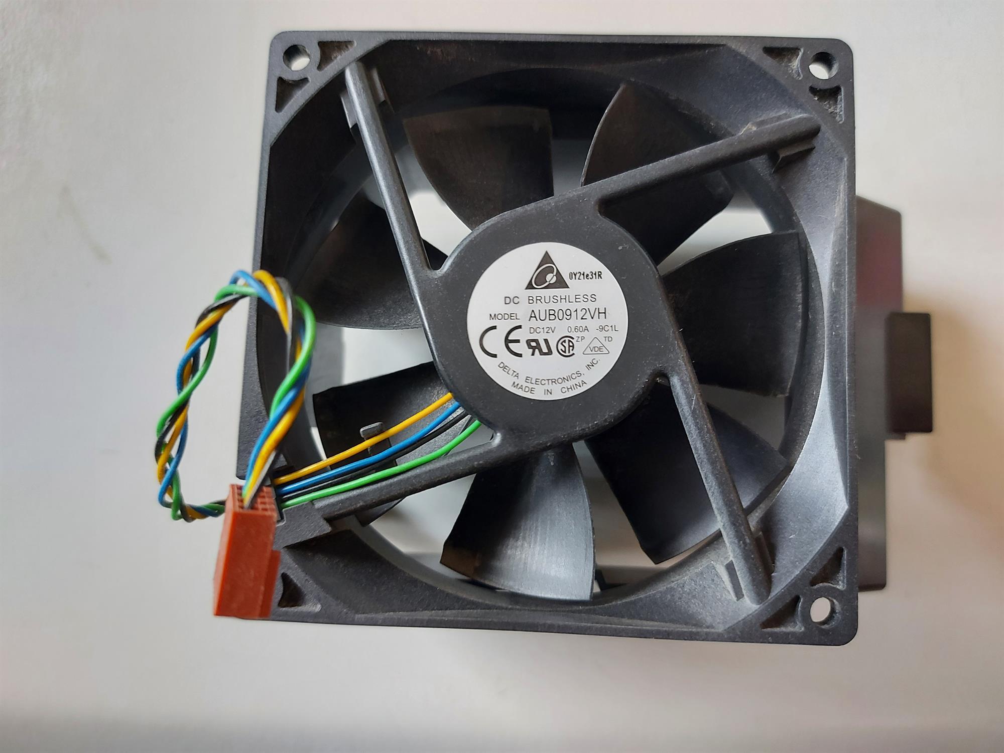 Delta Electronics 12V DC 0.6A 4-Pin Brushless cooling fan ( AUB0912VH-9C1L ) REF