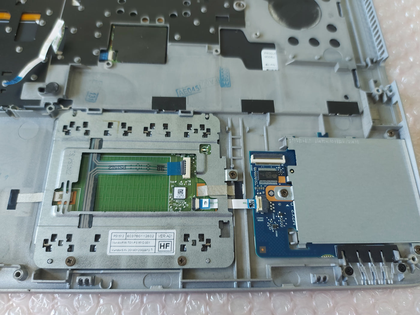 HP EliteBook 820 G4 Backlit Keyboard - Trackpad - Fingerprint Reader & Surround ( 821692-001 T01-PS1512-001 ) USED