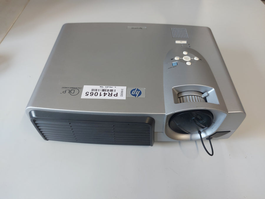 HP VP6120 DLP Projector ( CRVSB-03HE ) USED