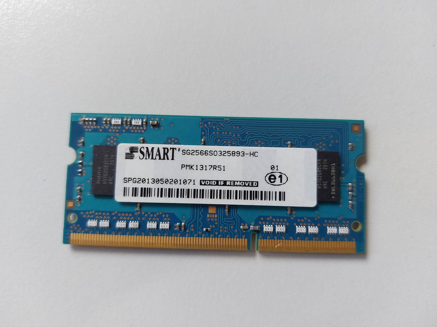 Hynix Smart 2GB PC3-10600 DDR3-1333MHz non-ECC Unbuffered CL9 204-Pin SoDimm Memory Module ( HMT325S6CFR8C-H9 SG2566S0325893-HC ) REF