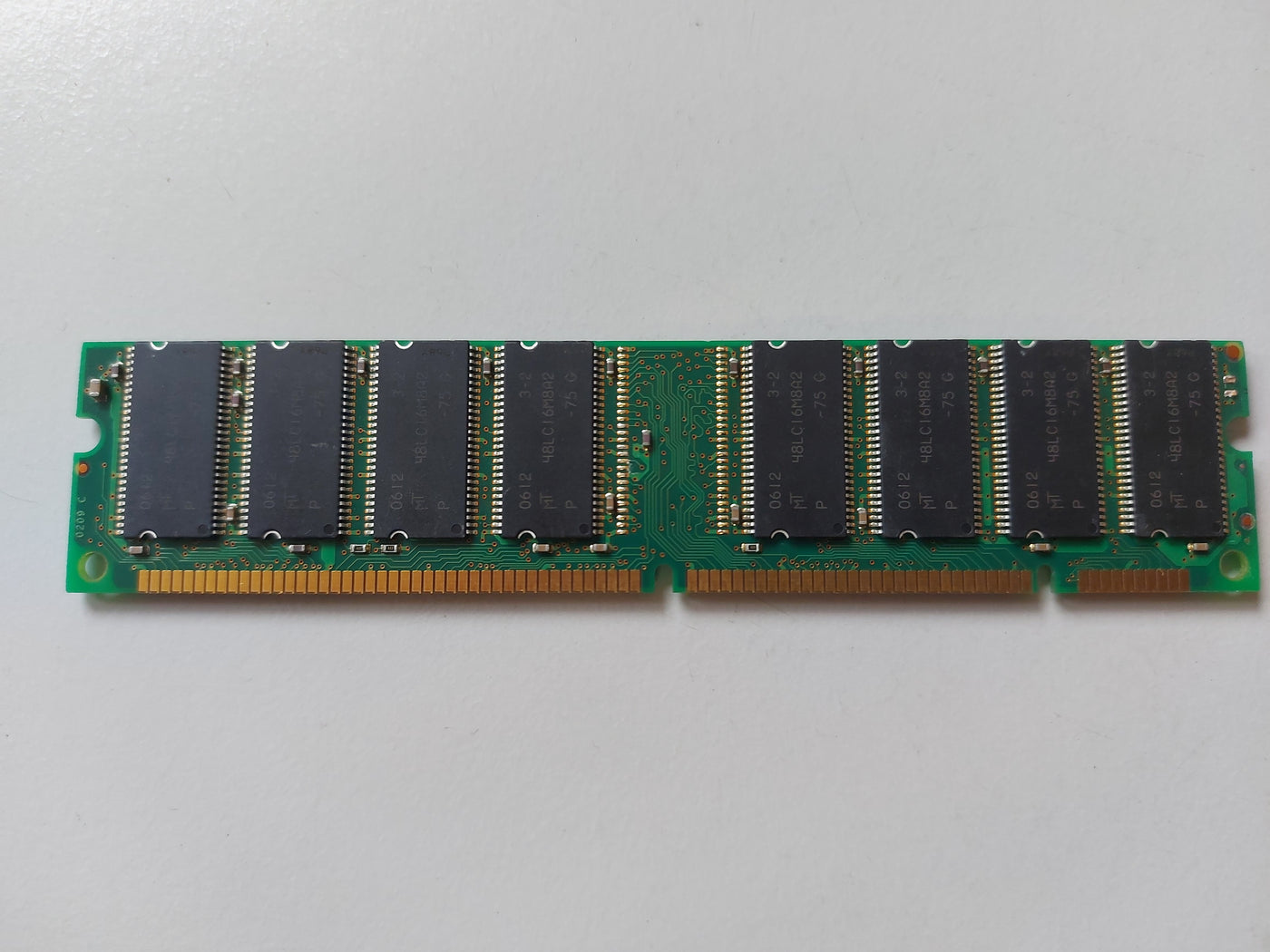 Micron 256MB PC133 133MHz non-ECC Unbuffered CL3 168-Pin DIMM Memory Module ( MT16LSDT3264AY-133G3 ) REF