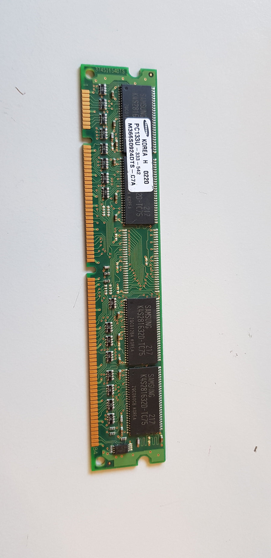 Samsung 64MB PC133U nonECC CL3 168Pin SDRAM DIMM Memory Module (M366S0924DTS-C7A)