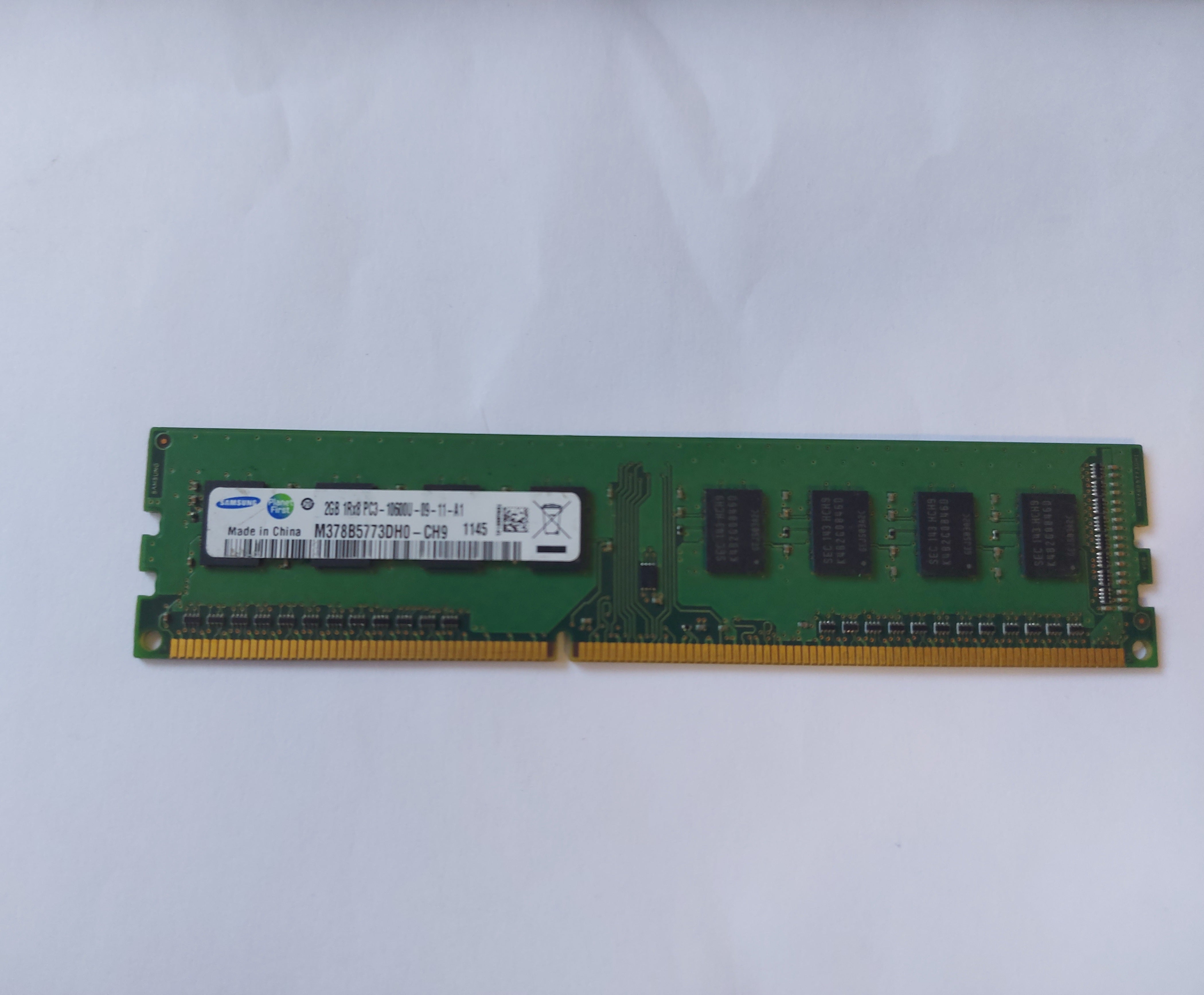 Samsung HP 2GB PC3-10600 DDR3-1333MHz non-ECC Unbuffered CL9 240-Pin DIMM Single Rank Memory Module ( M378B5773DH0-CH9 497157-W01 ) REF